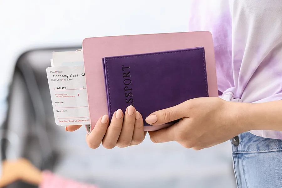 Porta Passaporto In Pelle PU Con Blocco RFID – Portafoglio Da Viaggio Impermeabile – Verde Scuro – 19,5x11,3 Cm