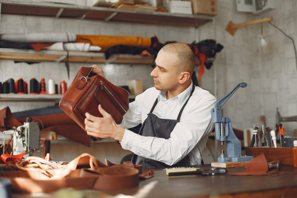 Why Wholesale Handmade Leather Bags Are an Ideal Choice