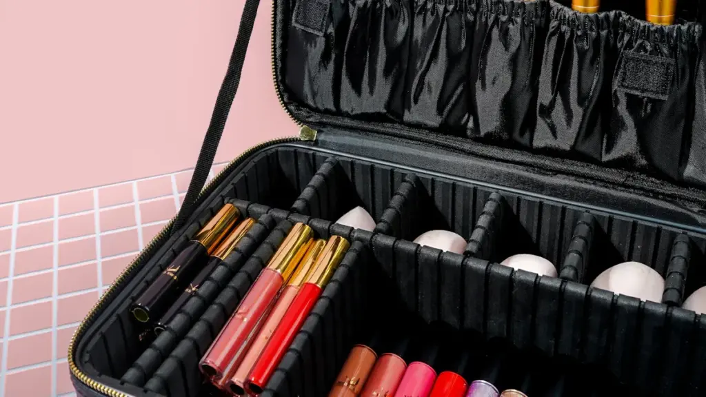 Top 10 Cosmetic Bag Manufacturers in the USA for 2025